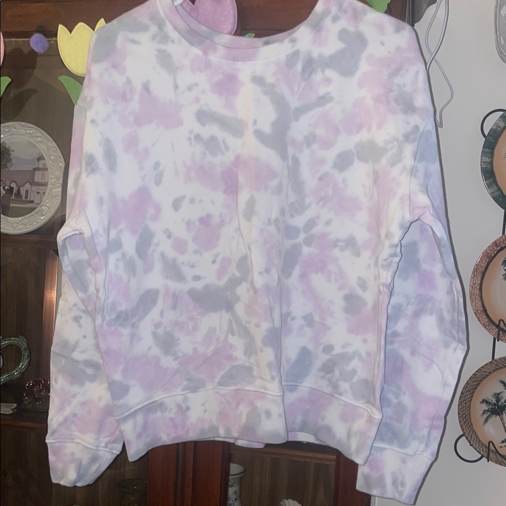 Time and Tru Lavender and White Sweatshirt